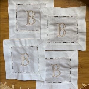 Set of 4 White Linen Napkins with Embroidered Initial